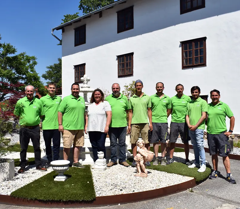 Team von Hinger's Brunnenservice bei der Arbeit